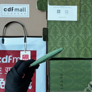 20230505_i1683276280_8316_4_jpg MARMONT QUILTED CARD CASE 10 IN LIGHT GREEN LAMBSKIN