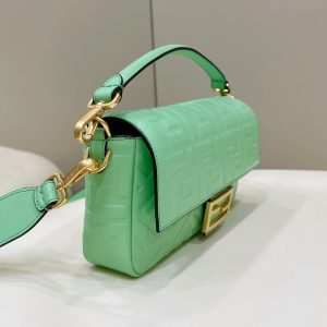 20230508_i1683530198_4387_2_jpg Baguette 27cm Green Lambskin Gold Hardware