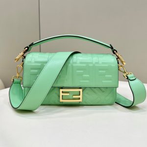 20230508_i1683530198_9673_0_jpg Baguette 27cm Green Lambskin Gold Hardware