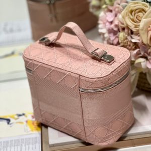 20230508_i1683548792_3370_4_jpg SMALL 25 TRAVEL VANITY CASE WITH SHOULDER STRAP PEACH PINK