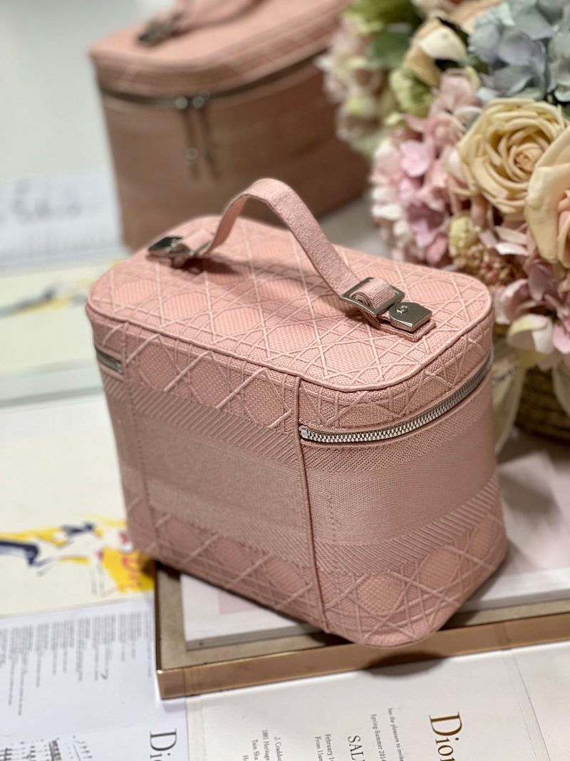 20230508_i1683548792_3370_4_jpg SMALL 25 TRAVEL VANITY CASE WITH SHOULDER STRAP PEACH PINK