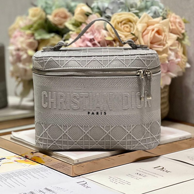 20230508_i1683549128_1319_0_jpg SMALL 25 TRAVEL VANITY CASE WITH SHOULDER STRAP DOVE GRAY