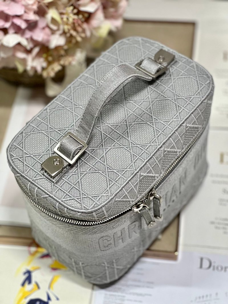 20230508_i1683549128_3974_6_jpg SMALL 25 TRAVEL VANITY CASE WITH SHOULDER STRAP DOVE GRAY