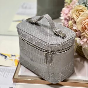 20230508_i1683549128_5962_2_jpg SMALL 25 TRAVEL VANITY CASE WITH SHOULDER STRAP DOVE GRAY