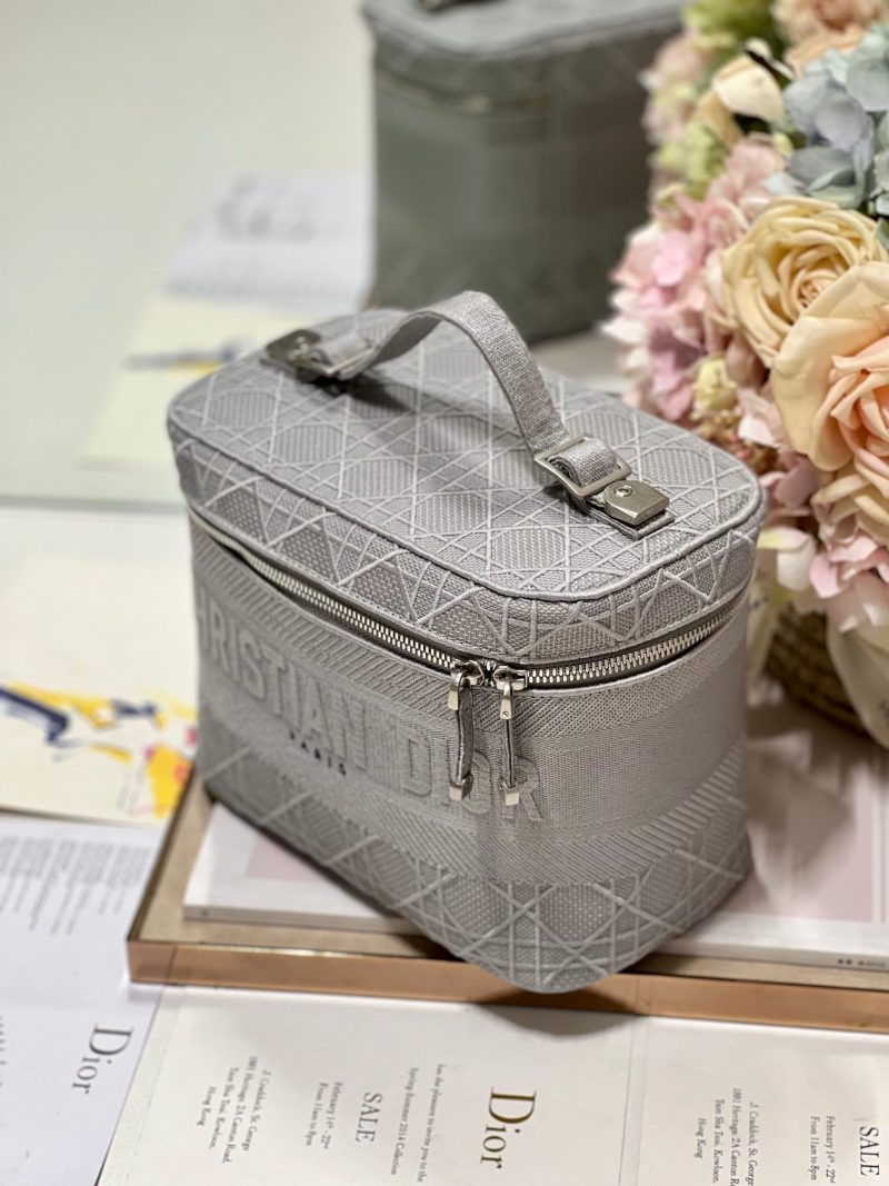 20230508_i1683549128_5962_2_jpg SMALL 25 TRAVEL VANITY CASE WITH SHOULDER STRAP DOVE GRAY