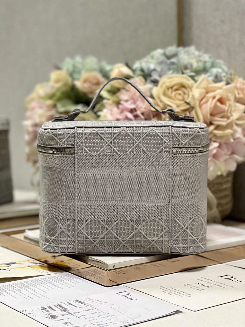 20230508_i1683549128_6390_3_jpg SMALL 25 TRAVEL VANITY CASE WITH SHOULDER STRAP DOVE GRAY