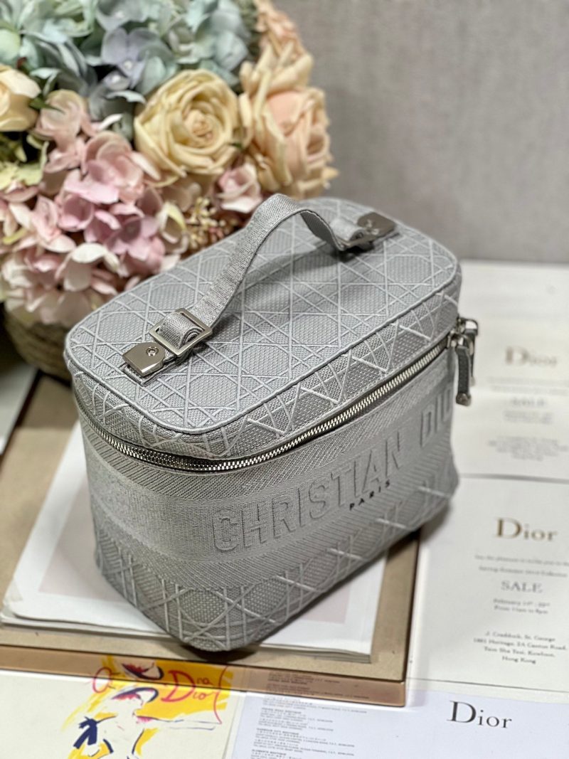 20230508_i1683549128_641_1_jpg SMALL 25 TRAVEL VANITY CASE WITH SHOULDER STRAP DOVE GRAY