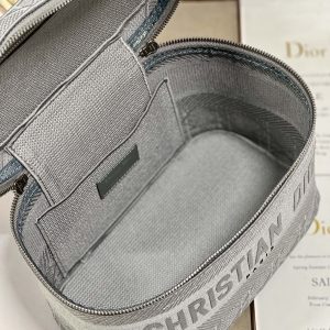 20230508_i1683549128_8062_7_jpg SMALL 25 TRAVEL VANITY CASE WITH SHOULDER STRAP DOVE GRAY
