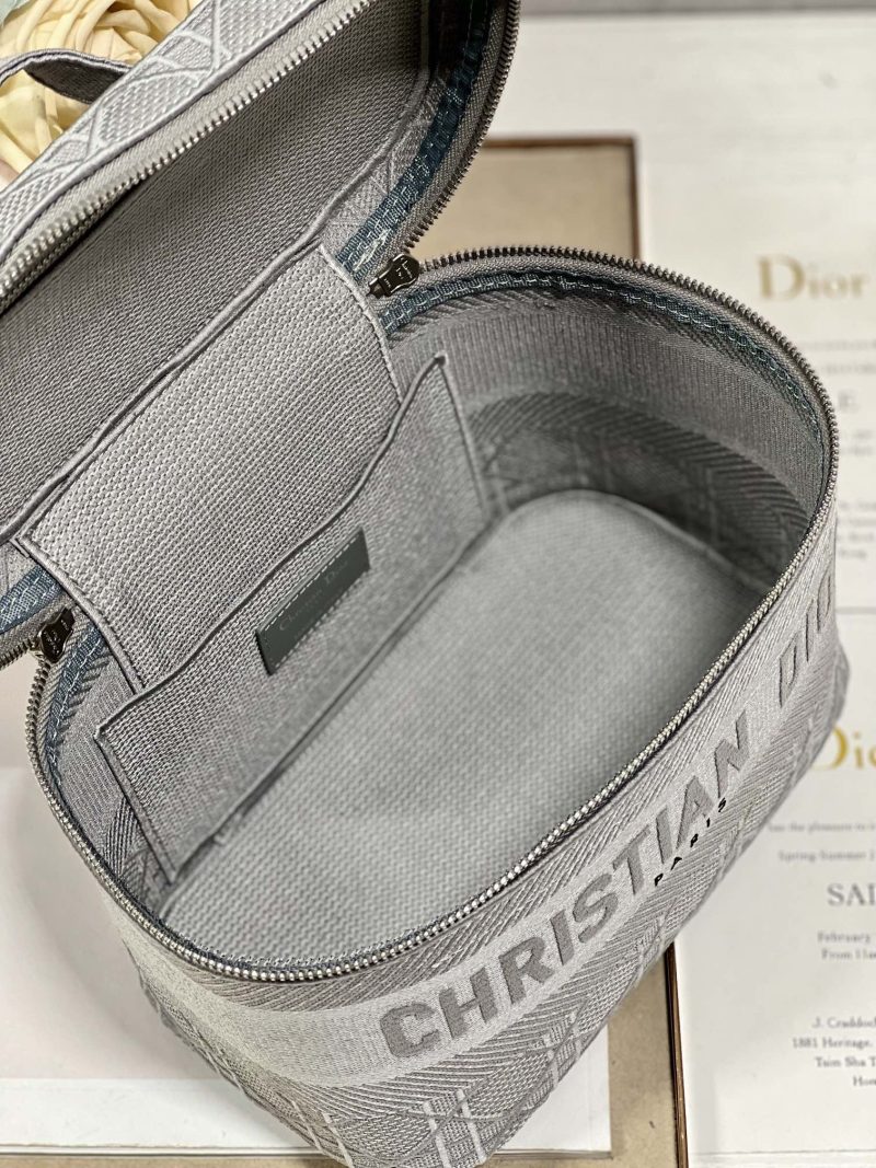 20230508_i1683549128_8062_7_jpg SMALL 25 TRAVEL VANITY CASE WITH SHOULDER STRAP DOVE GRAY