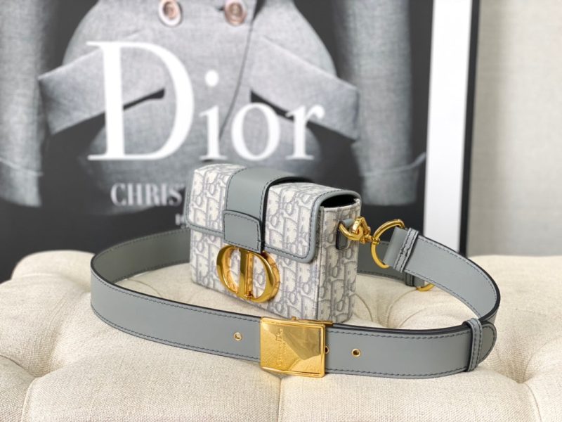 20230511_i1683772942_1579_1_jpg MONTAIGNE 19 HANDBAG IN GREY CALFSKIN