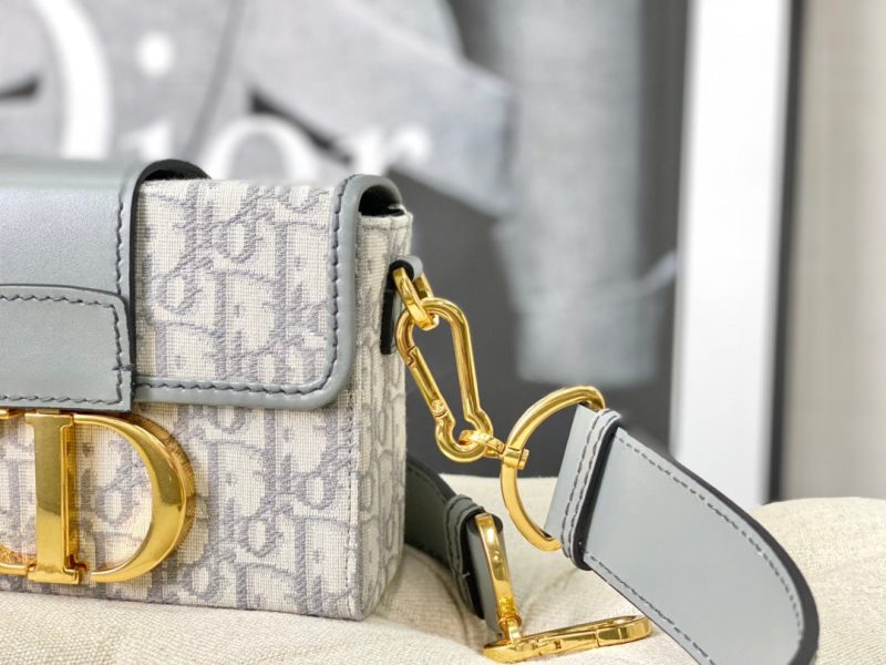 20230511_i1683772942_6627_5_jpg MONTAIGNE 19 HANDBAG IN GREY CALFSKIN