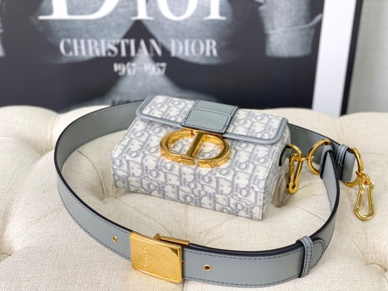 20230511_i1683772942_7370_4_jpg MONTAIGNE 19 HANDBAG IN GREY CALFSKIN