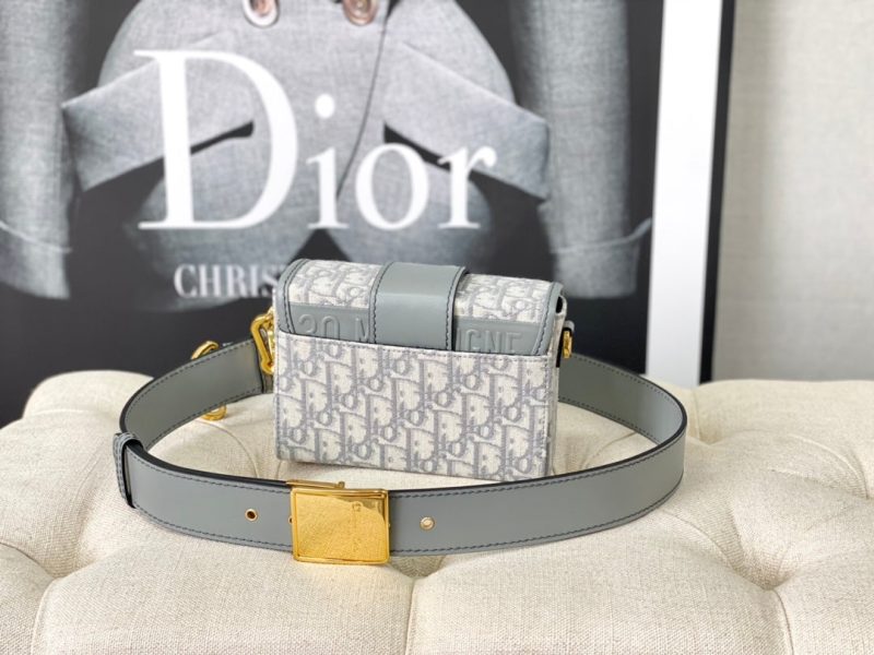 20230511_i1683772942_7585_2_jpg MONTAIGNE 19 HANDBAG IN GREY CALFSKIN