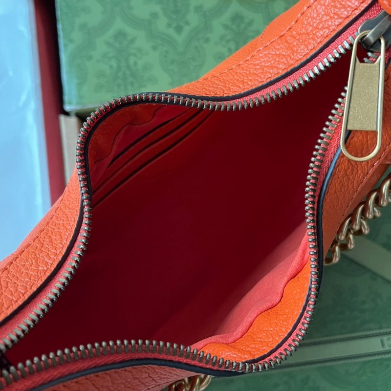 20230516_i1684214536_2543_8_jpg SHOULDER BAG 25 IN ORANGE CALFSKIN GOLD HARDWARE