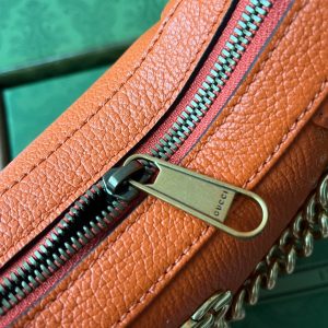 20230516_i1684214536_4104_6_jpg SHOULDER BAG 25 IN ORANGE CALFSKIN GOLD HARDWARE