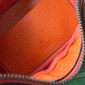 20230516_i1684214536_5529_7_jpg SHOULDER BAG 25 IN ORANGE CALFSKIN GOLD HARDWARE