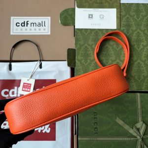 20230516_i1684214536_8452_3_jpg SHOULDER BAG 25 IN ORANGE CALFSKIN GOLD HARDWARE