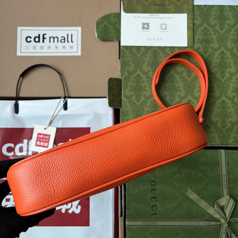 20230516_i1684214536_8452_3_jpg SHOULDER BAG 25 IN ORANGE CALFSKIN GOLD HARDWARE