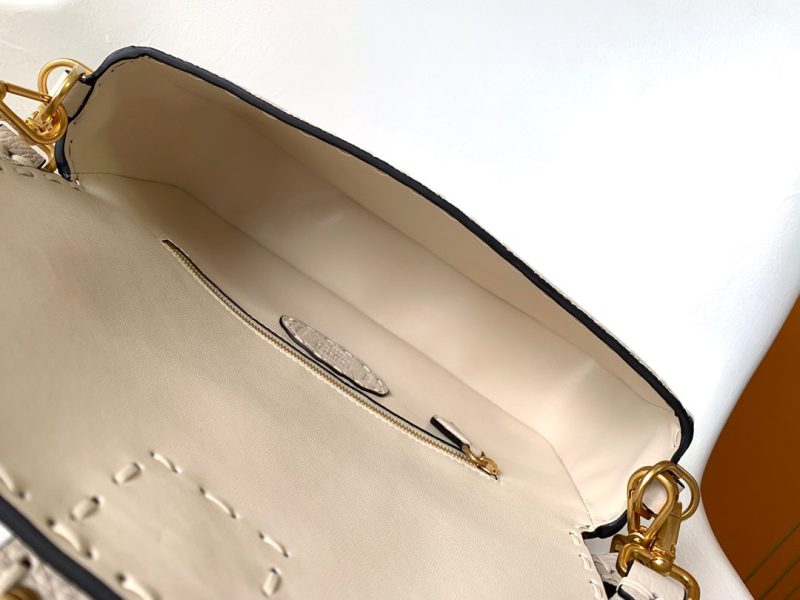 Fendi Baguette 27 Bag Beige Calfskin Ghw