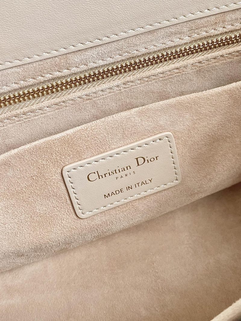 LADY 25 HANDBAG IN BEIGE CALFSKIN