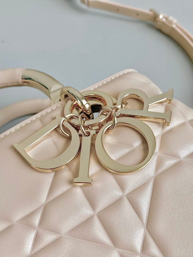 LADY 25 HANDBAG IN BEIGE CALFSKIN