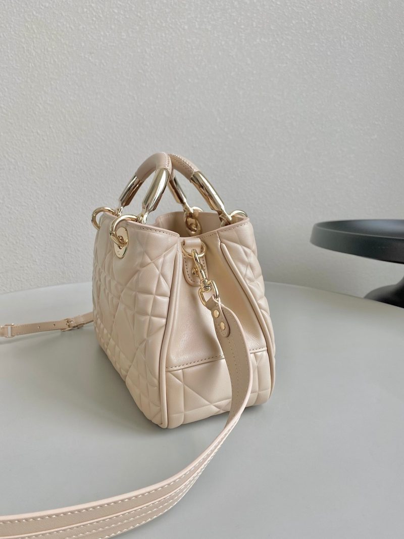 LADY 25 HANDBAG IN BEIGE CALFSKIN