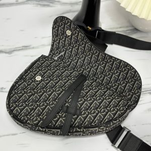 SADDLE 28 BAG IN BLACK OBLIQUE JACQUARD