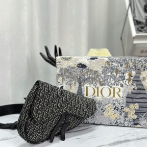 SADDLE 28 BAG IN BLACK OBLIQUE JACQUARD