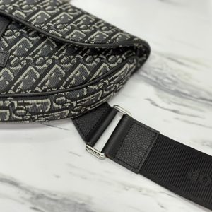 SADDLE 28 BAG IN BLACK OBLIQUE JACQUARD