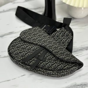 SADDLE 28 BAG IN BLACK OBLIQUE JACQUARD