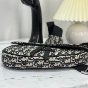 20230603_i1685762518_272_7_jpg SADDLE 28 BAG IN BEIGE AND BLACK OBLIQUE JACQUARD