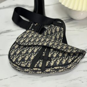 20230603_i1685762518_3301_2_jpg SADDLE 28 BAG IN BEIGE AND BLACK OBLIQUE JACQUARD