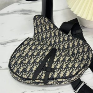 20230603_i1685762518_353_6_jpg SADDLE 28 BAG IN BEIGE AND BLACK OBLIQUE JACQUARD