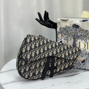 20230603_i1685762518_6485_0_jpg SADDLE 28 BAG IN BEIGE AND BLACK OBLIQUE JACQUARD