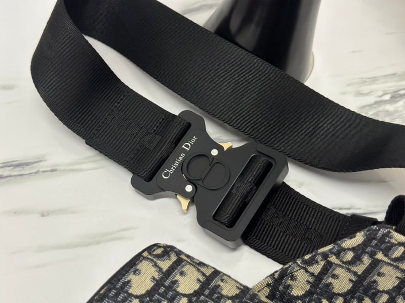 20230603_i1685762518_7941_3_jpg SADDLE 28 BAG IN BEIGE AND BLACK OBLIQUE JACQUARD