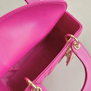 20230616_i1686909091_6163_6_jpg MEDIUM LADY 20 HANDBAG IN HOT PINK LAMBSKIN
