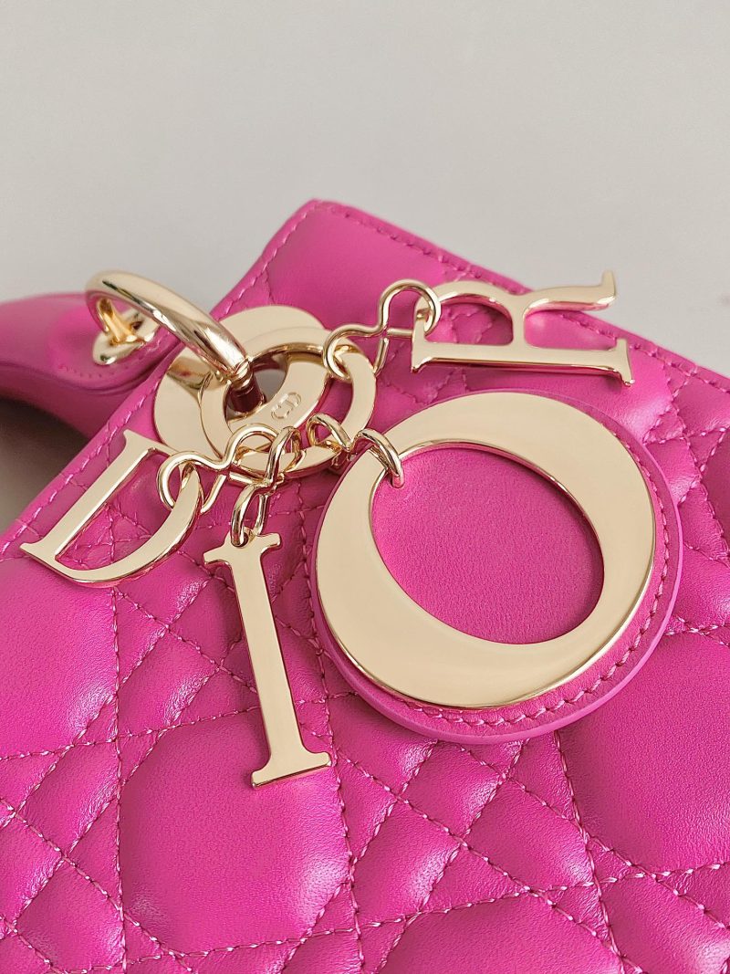 20230616_i1686909091_7041_4_jpg MEDIUM LADY 20 HANDBAG IN HOT PINK LAMBSKIN