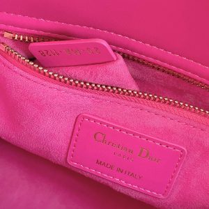 20230616_i1686909091_7179_7_jpg MEDIUM LADY 20 HANDBAG IN HOT PINK LAMBSKIN