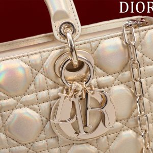 20230620_a1687199785138_5472_jpg medium lady d-joy 26 beige metalic lambskin