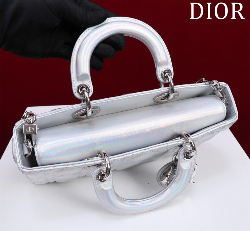 20230620_a1687199834272_2473_jpg medium lady d-joy 26 silver metalic lambskin