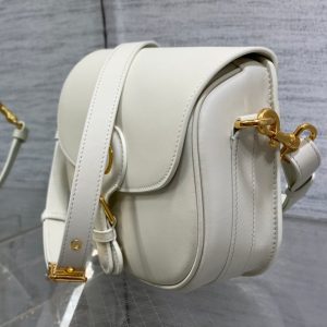 20230625_i1687704700_2390_4_jpg MEDIUM CD BOBBY 22CM WHITE CALFSKIN GOLD HARDWARE