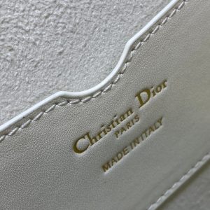 20230625_i1687704700_2535_8_jpg MEDIUM CD BOBBY 22CM WHITE CALFSKIN GOLD HARDWARE