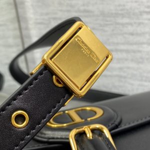 MEDIUM CD BOBBY 22CM BLACK CALFSKIN GOLD HARDWARE