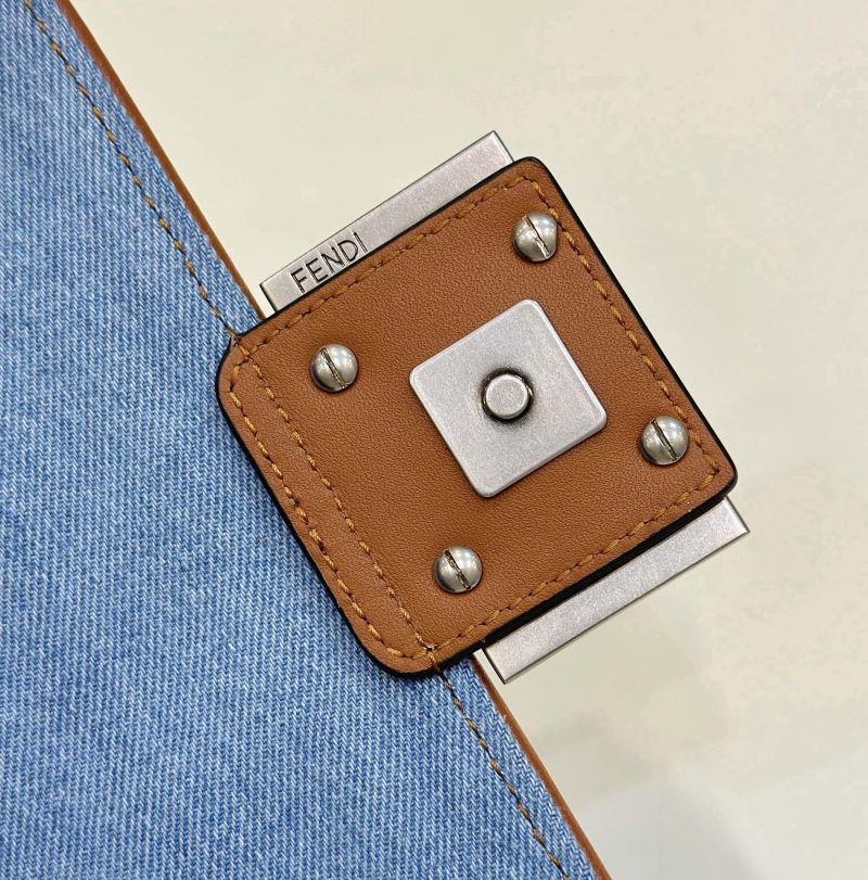 20230630_i1688096462_2627_4_jpg FendiI 19 BAGUETTE BAG IN LIGHT BLUE CANVAS WITH SILVER HARDWARE