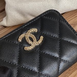 cc zipped wallet 11cm black caviar gold hardware
