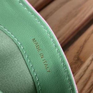 20230717_i1689563926_4894_8_jpg_bd4c7f35-ed94-4ced-a0a6-d956c2b13b85 cc card holder 10cm pink caviar