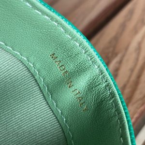 20230717_i1689563946_9416_8_jpg_305943c8-72e2-4372-bf43-a6fc534063f5 cc card holder 10cm dark green caviar