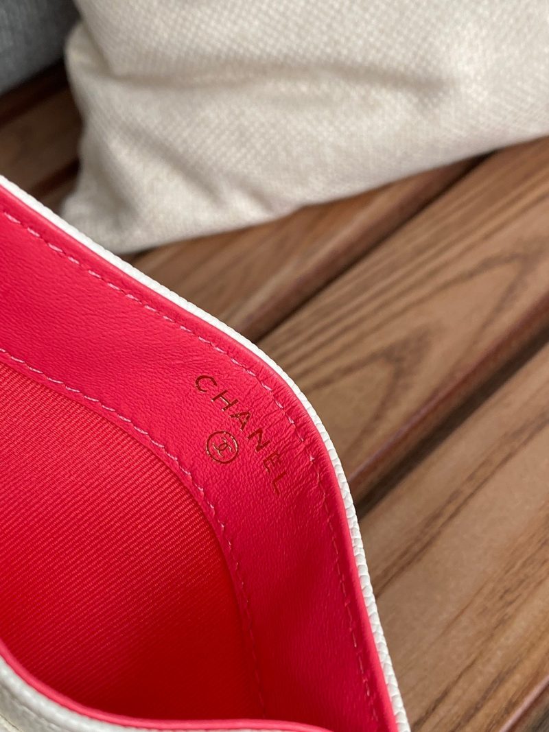 20230717_i1689563990_6468_7_jpg_a65d8a94-4c71-4022-9988-6ef4832b469d cc card holder 10cm white caviar