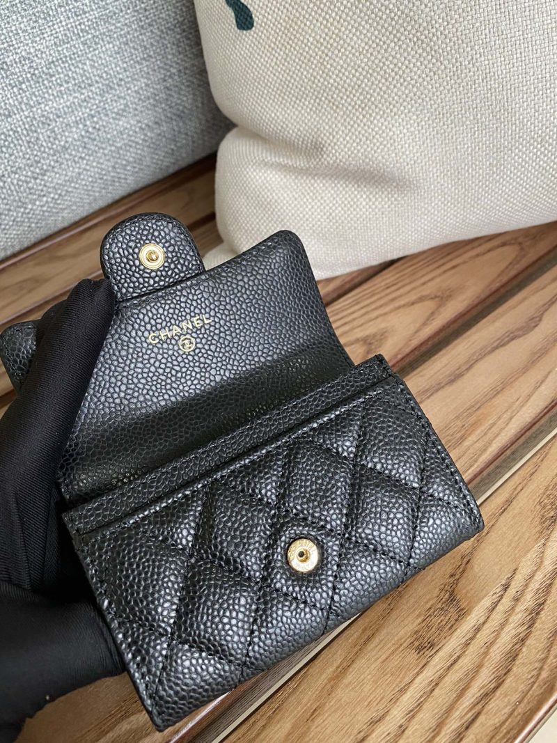 20230717_i1689589168_2718_6_jpg_8bf3b74a-a4bd-40a4-8654-6f2f6a560b53 cc small wallet 11cm black caviar gold hardware