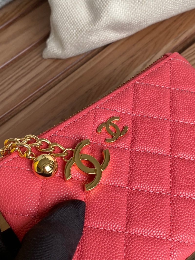 20230719_i1689737521_8329_5_jpg_a1a88d4c-1ea1-48d8-8638-fa0a26556efb cc zipped wallet 14cm light red caviar gold hardware